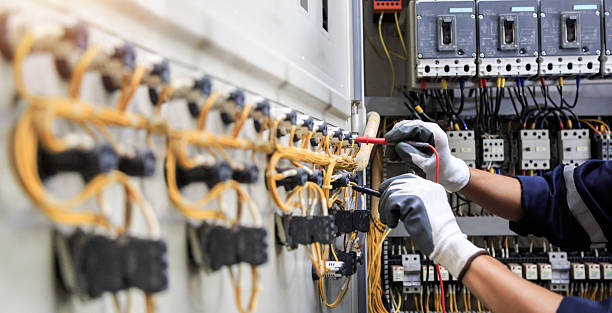 Professional Electrician technician working in Samsula-Spruce Creek, FL